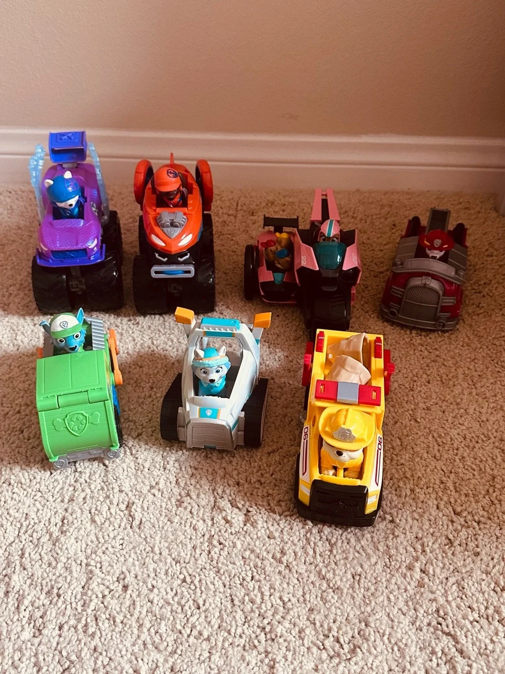 PAW Patrol vehicle & figure bundle